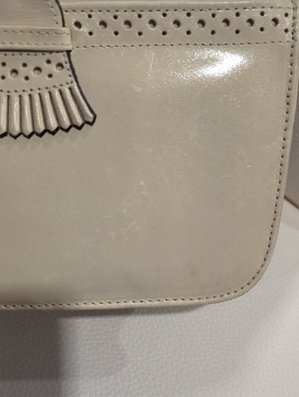 Perry Ellis Vintage Cream Leather Crossbody with Fringe Accent - Picture 3 of 9